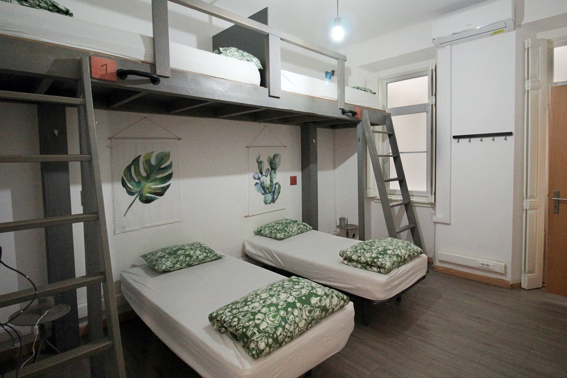 WOT Social Lisbon Patio - 4 Family Room _mix Dorm Ensuite 004