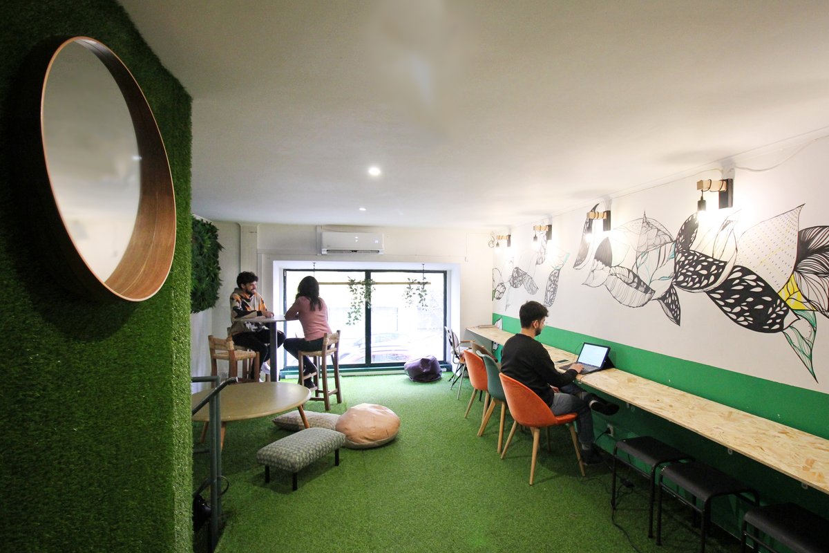 WOT Social Lisbon Patio - Common Area Coworking (5)