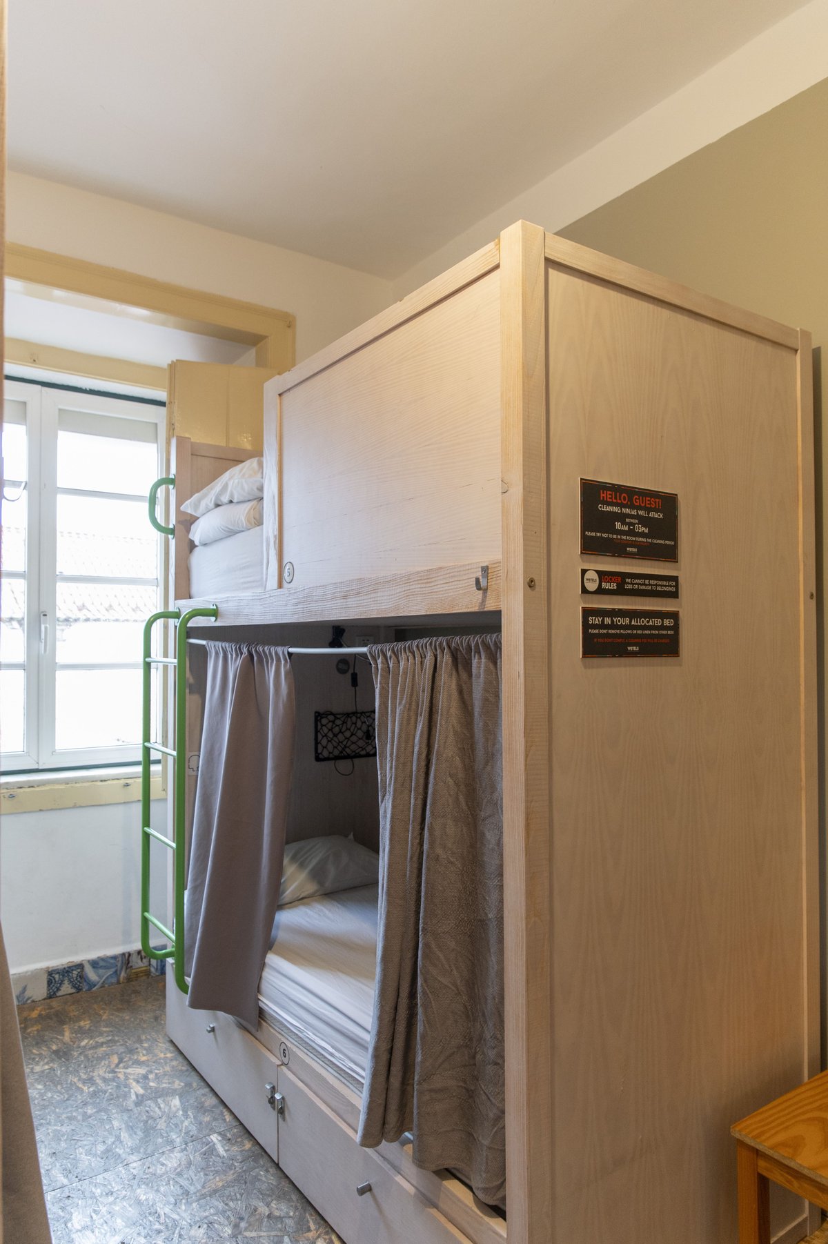 new - 6 bed dorm - quartos